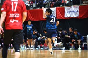 ブルーファルコン激戦も…